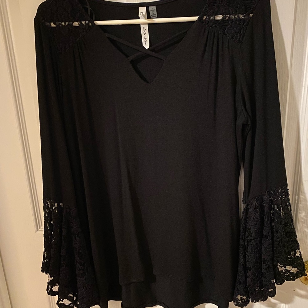 NY Collection Women’s Bell Sleeve Blouse.